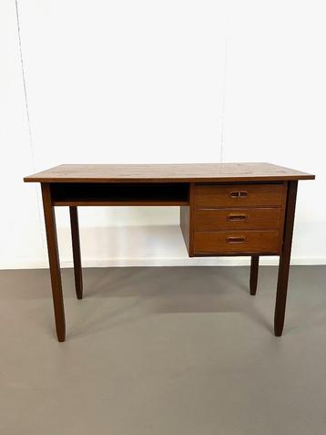 Vintage-design Deens teakhouten bureau uit de jaren 60 beschikbaar voor biedingen