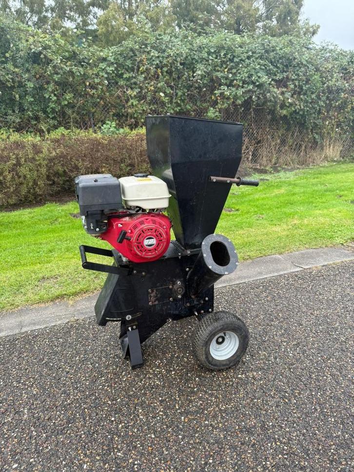 Houtversnipperaar met Honda motor, Tuin en Terras, Hakselaars, Gebruikt, Ophalen
