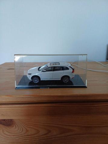 Volvo XC60 Modelauto in Vitrine beschikbaar voor biedingen