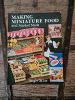Gesigneerd!  Fimo Miniatuur Eten  - Angie Scarr, Ophalen of Verzenden, Gelezen, Poppen maken, Angie Scarr