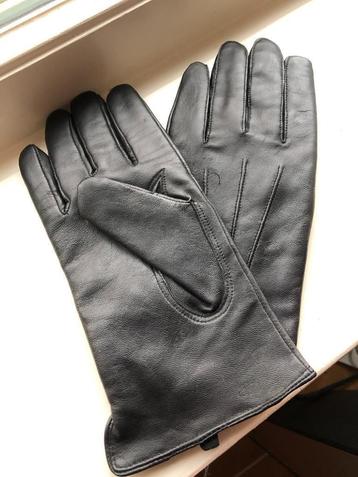 Zwarte leren dameshandschoenen (maat L) beschikbaar voor biedingen