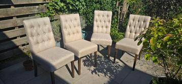 4 prachtige eetkamerstoelen, in goede staat beschikbaar voor biedingen