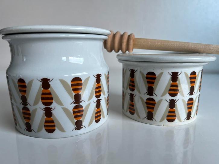 2 Vintage Arabia Pomona Honingpot Bijtjes Raija Uosikkinen, Antiek en Kunst, Antiek | Porselein, Ophalen of Verzenden