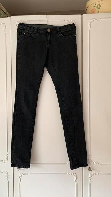 MERK JEANS, EKEPT. Mt small. Slim fit. Heupbroek.als nieuw. beschikbaar voor biedingen