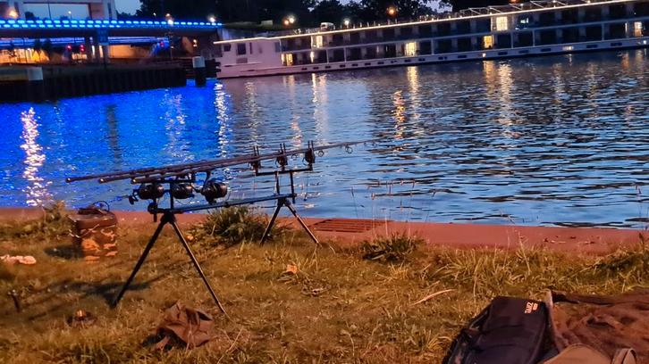 Complete  karperset a merken, Watersport en Boten, Hengelsport | Karpervissen, Zo goed als nieuw, Ophalen