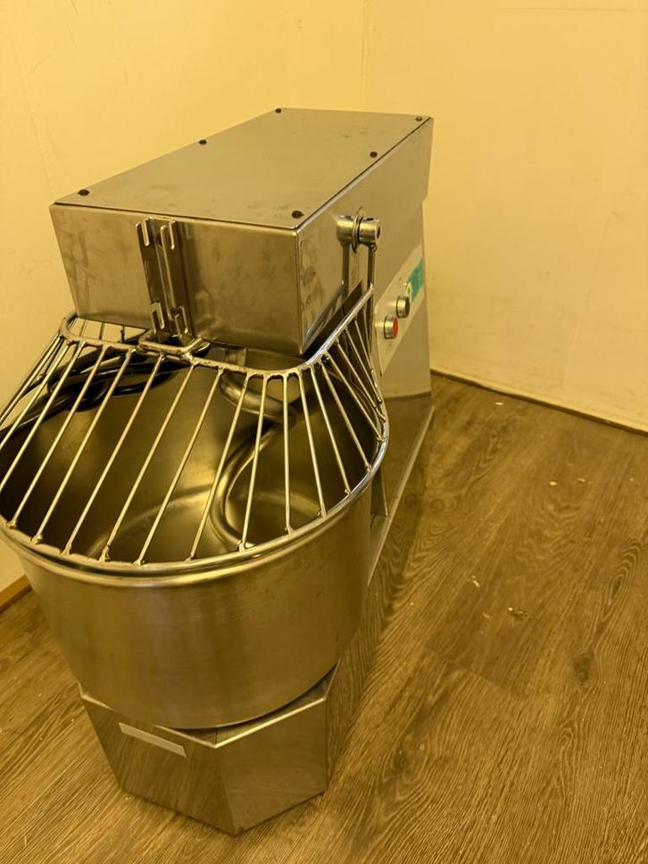 Deegmachine - Italiaans Merk 499 vandaag ophalen, Zakelijke goederen, Horeca | Keukenapparatuur, Bakkerij en Slagerij, Gebruikt