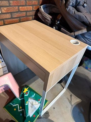 Ikea bureau beschikbaar voor biedingen