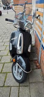 kymco new sento 50i 45km per uur (met koffertje) en slot, Fietsen en Brommers, Gebruikt, Kymco, Ophalen of Verzenden, Benzine