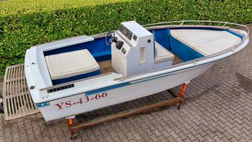 Robalo Astra 560 consoleboot zonder motor beschikbaar voor biedingen