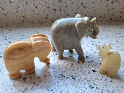 Prachtige natuurstenen olifantjes en kameel, Verzamelen, Dierenverzamelingen, Zo goed als nieuw, Beeldje of Figuurtje, Ophalen of Verzenden