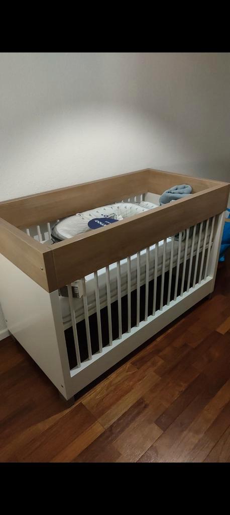 Babykamer Vroomshoop met ledikant, commode, kast + plankje, Kinderen en Baby's, Kinderkamer | Complete kinderkamers, Gebruikt