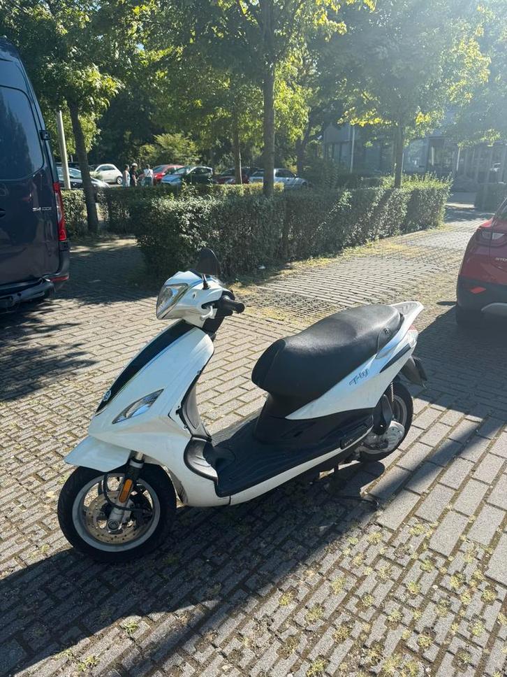 Piaggio New Fly blauw plaat WOK lees beschrijving, Fietsen en Brommers, Scooters | Piaggio, Gebruikt, Fly, Benzine, Ophalen