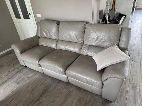 Runderen bank met elektrische relax standen, Huis en Inrichting, Banken | Bankstellen, Gebruikt, Rechte bank, Driepersoons, 200 tot 250 cm