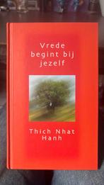 Vrede begint bij jezelf - Thich Nath Hanh. Harde kaft., Boeken, Ophalen of Verzenden, Zo goed als nieuw, Thich Nath Hanh