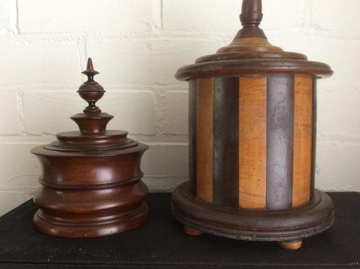 Twee antieke 19e eeuwse houten tabakspotten VOLKSKUNST, Antiek en Kunst, Antiek | Overige Antiek, Ophalen of Verzenden