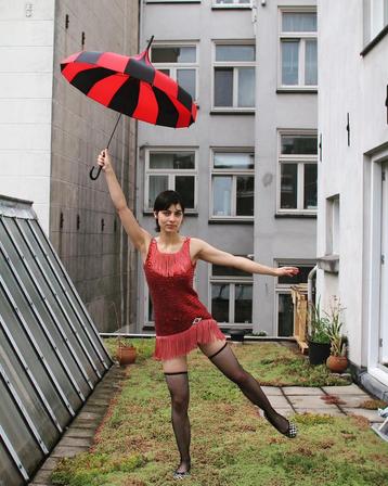 Twee ontzettend leuke circus tent paraplu’s beschikbaar voor biedingen