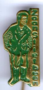 Zoon Stiefbeen staand groen/koper tv serie speldje ( S_213a), Verzenden, Zo goed als nieuw, Figuurtje, Speldje of Pin