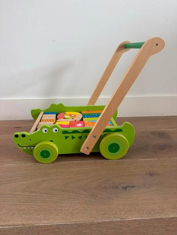 Loop kar van hout - Krokodil beschikbaar voor biedingen