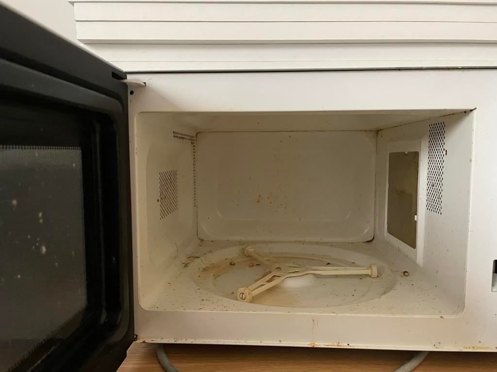 Magnetron - Werkt, moet schoongemaakt, mist bodemplaat, Witgoed en Apparatuur, Magnetrons, Ophalen, Gebruikt, Magnetron, Draaiplateau