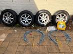 Toyota rav4 winterbanden met velgen  en sneeuwkettingen, Ophalen, Banden en Velgen, 17 inch, Winterbanden