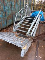 Gegalvaniseerde tussen trap met twee bordessen, Doe-het-zelf en Verbouw, Ladders en Trappen, Ophalen of Verzenden, Zo goed als nieuw