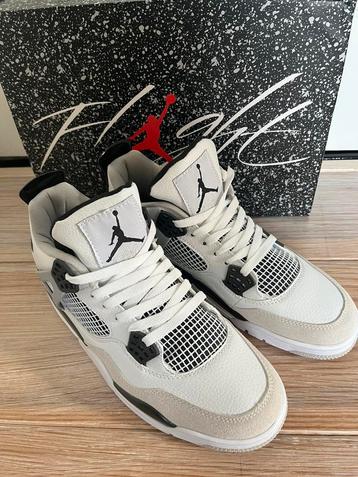 Jordan 4 military black maat 42 beschikbaar voor biedingen