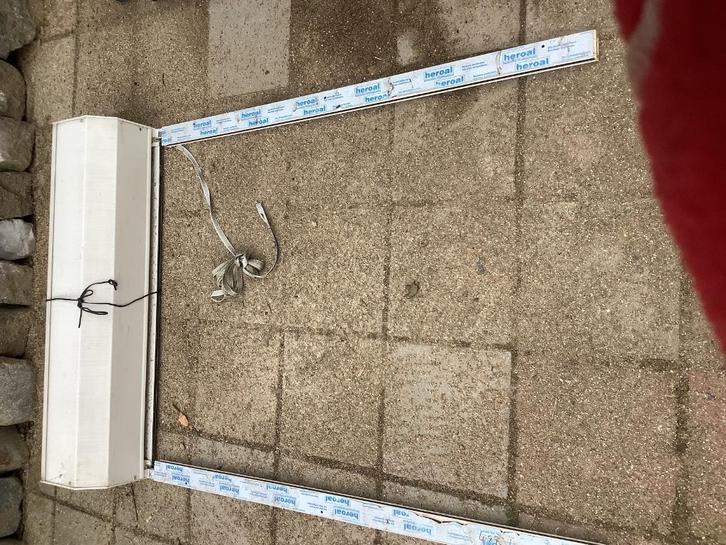 Mooi rolluik zgan werkt goed, Doe-het-zelf en Verbouw, Rolluiken, Zo goed als nieuw, 100 tot 150 cm, 100 tot 150 cm, Wit, Ophalen