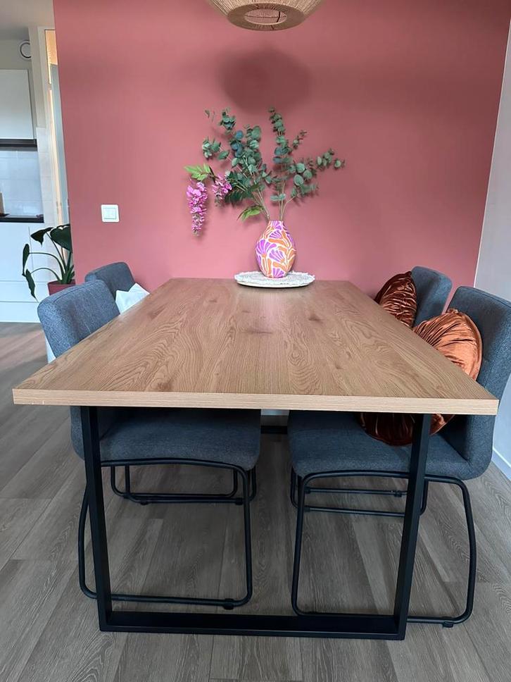 Tafel, dressoir en bijzettafels, Huis en Inrichting, Tafels | Eettafels, Zo goed als nieuw, 150 tot 200 cm, Rond, Ophalen