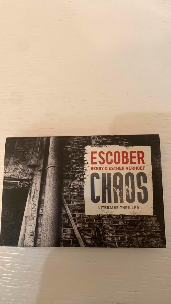 Escober - Chaos, Boeken, Thrillers, Zo goed als nieuw, Ophalen of Verzenden