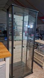 Glazen vitrinekast met zwarte omlijsting, Ophalen, Minder dan 50 cm, Met deur(en), Zo goed als nieuw
