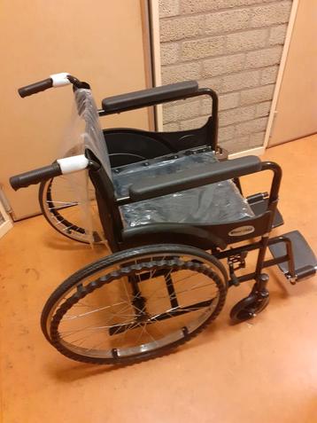 Handzame lichtgewicht rolstoel. Zwart 1 maand gebruikt  beschikbaar voor biedingen