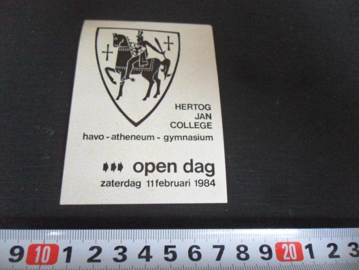 sticker hertog jan college open dag 11 februari 1984, Verzamelen, Stickers, Zo goed als nieuw, Ophalen