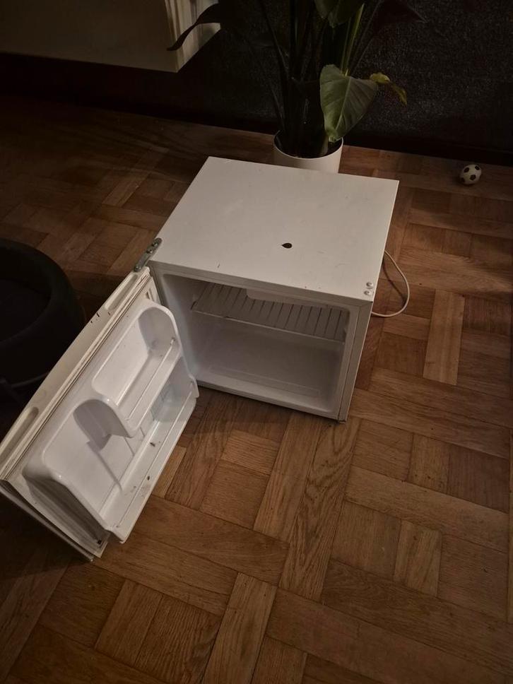 Campingkoelkast - Compact en handig!, Witgoed en Apparatuur, Koelkasten en IJskasten, Gebruikt, Met vriesvak, Minder dan 75 liter