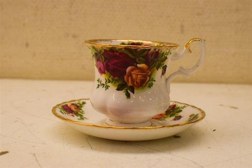 Royal Albert porseleinen kop en schotel 43990, Huis en Inrichting, Keuken | Servies, Gebruikt, Kop(pen) en/of Schotel(s), Overige stijlen