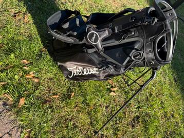Titleist hybrid 14 way stadry standbag beschikbaar voor biedingen