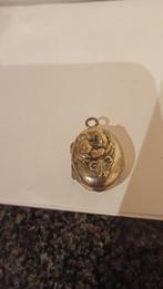 antieke medaillon, Ophalen of Verzenden, Overige materialen, Hanger