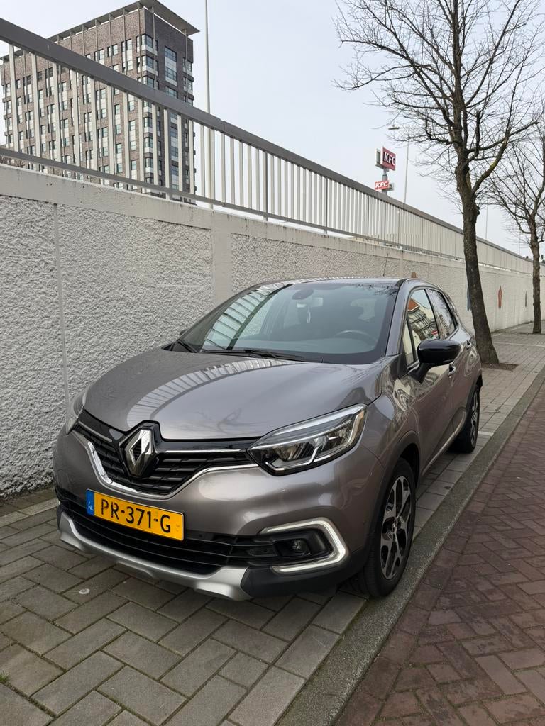Renault Captur 1.2 TCE 120 EDC 2017 Grijs, Auto's, Renault, Stof, 4 cilinders, 635 kg, Origineel Nederlands