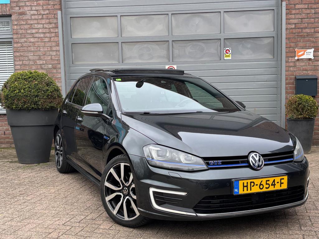 Volkswagen Golf 1.4 TSI GTE Panorama/ Apple Carplay, 4 cilinders, Zwart, 1499 kg, 48 km