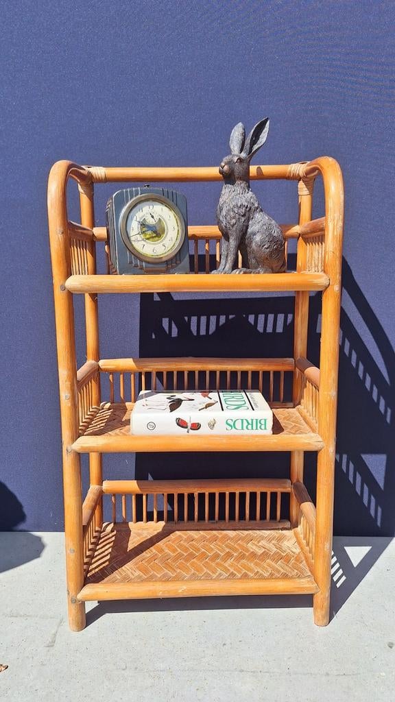 Vintage manou schappen kastje, handdoeken rekje, nachtkastje, Gebruikt, Vintage, Ophalen of Verzenden, Natuurlijk materiaal