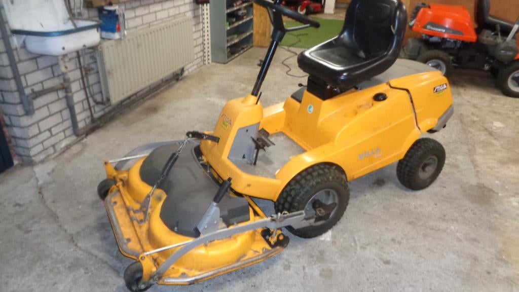 wegens inruil zeer nette  stiga frontmaaier /honda 2 cilinde