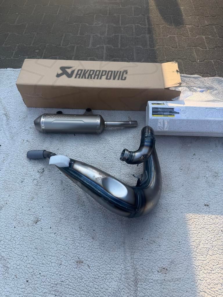 NIEUW Akrapovic uitlaatsysteem KTM/Husqvarna/GasGas 2T 250/3, Ophalen of Verzenden, Nieuw
