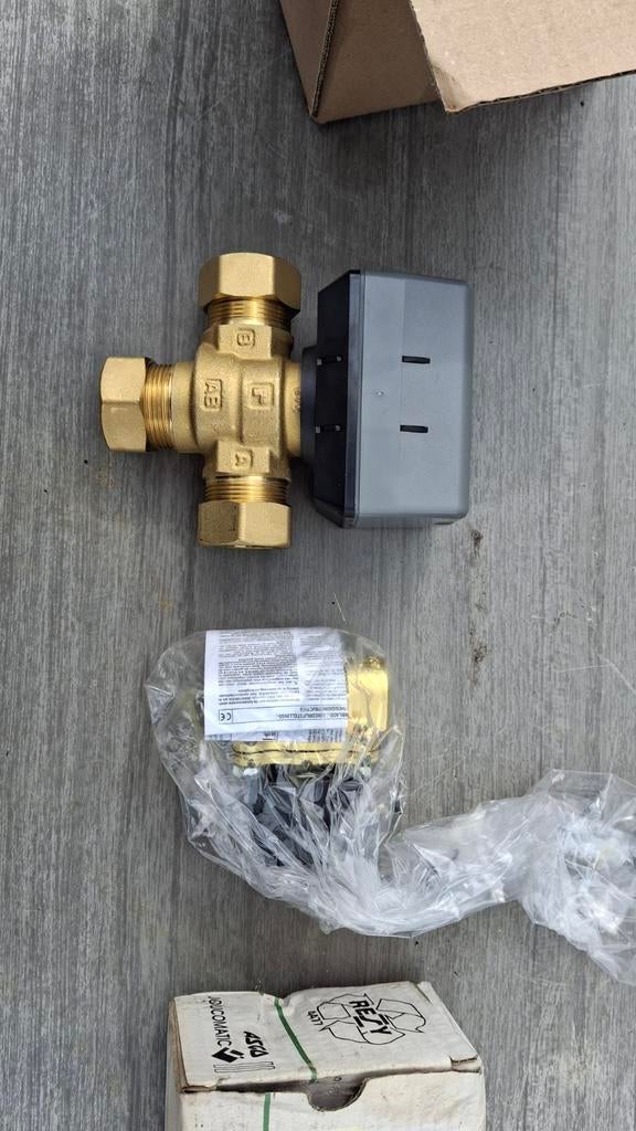 Driewegklep nieuw, Doe-het-zelf en Verbouw, Verwarming en Radiatoren, Minder dan 30 cm, Cv-ketel of Combi-ketel, Nieuw, Minder dan 60 cm