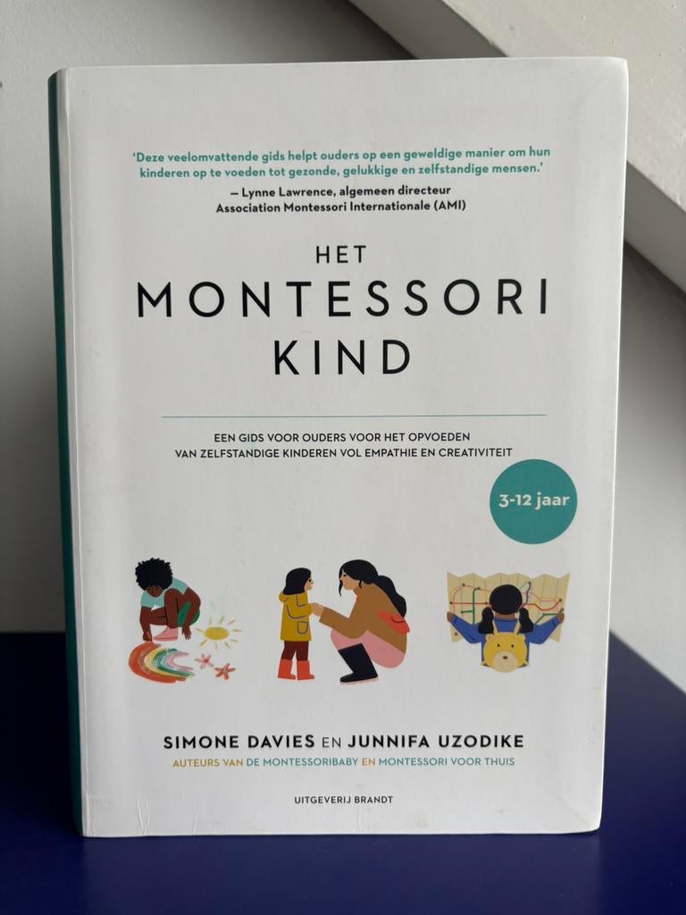 HET MONTESSORI KIND | Simone Davies & Junnifa Uzodike, Opvoeding 6 tot 10 jaar, Ophalen of Verzenden, Zo goed als nieuw, Simone Davies & Junnifa Uzodike