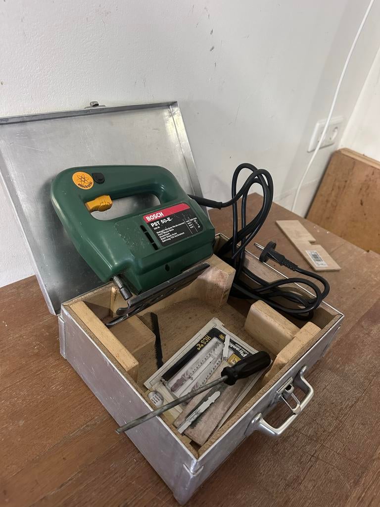 Bosch PST 50-E Decoupeerzaag in metalen koffer, Doe-het-zelf en Verbouw, Gereedschap | Zaagmachines, Gebruikt, Decoupeerzaag, Minder dan 600 watt