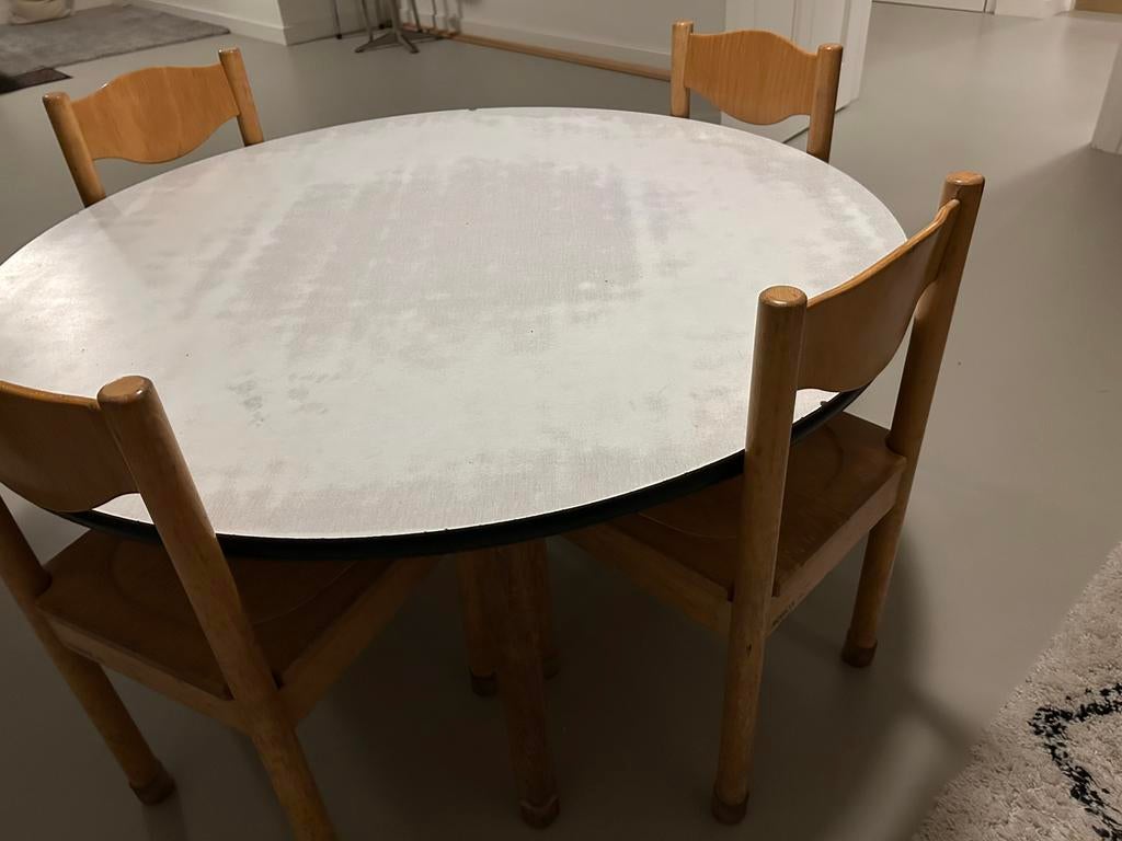 Schilte vintage school rond tafel 5 stoelen kind uniek!, Ophalen, Zo goed als nieuw
