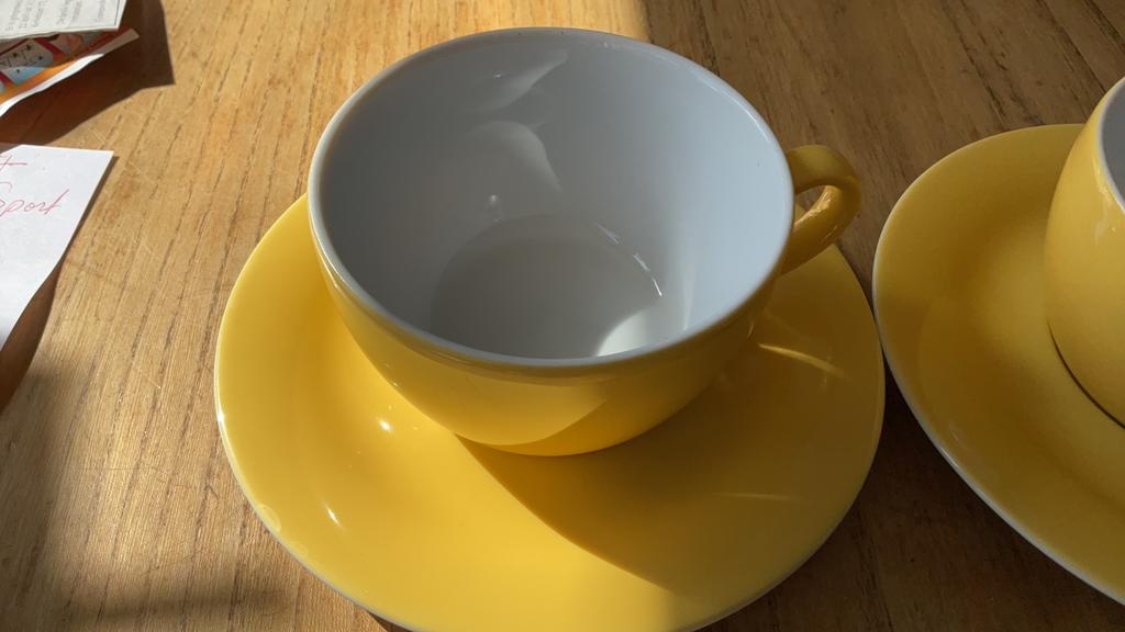 2 Kahla thee / cappuccino kop/ schotels pronto maisgeel, Huis en Inrichting, Keuken | Servies, Gebruikt, Keramiek, Ophalen of Verzenden