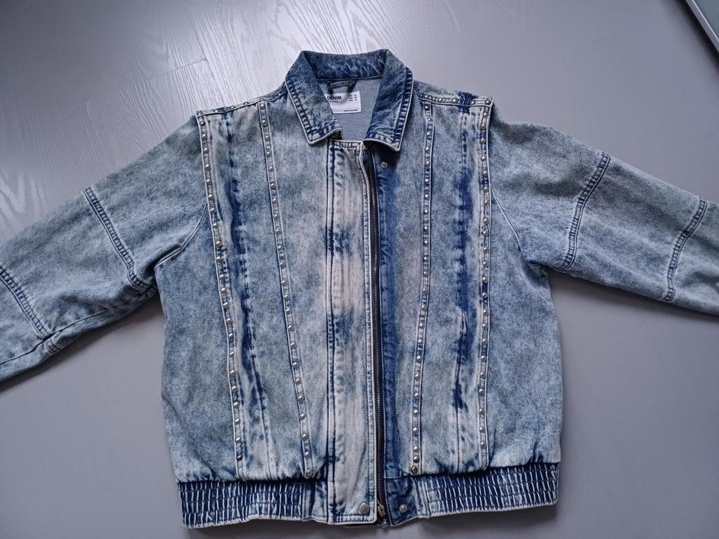 Berschka spijkerjasje studs stoer 38 40, Maat 38/40 (M), Blauw, Zo goed als nieuw, Bershka