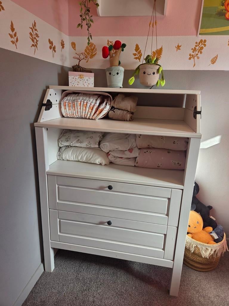Witte Commode / Ladekast met Opklapbaar Blad van Ikea, Kinderen en Baby's, Kinderkamer | Commodes en Kasten, Ophalen, Gebruikt