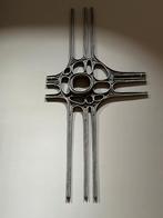 Brutalist vintage wall art with organic circular shape, Huis en Inrichting, Ophalen, Metaal, Gebruikt, Vintage