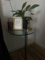 Twee glazen nachtkastjes / bijzettafels, 45 tot 60 cm, Minder dan 55 cm, Gebruikt, Ophalen of Verzenden